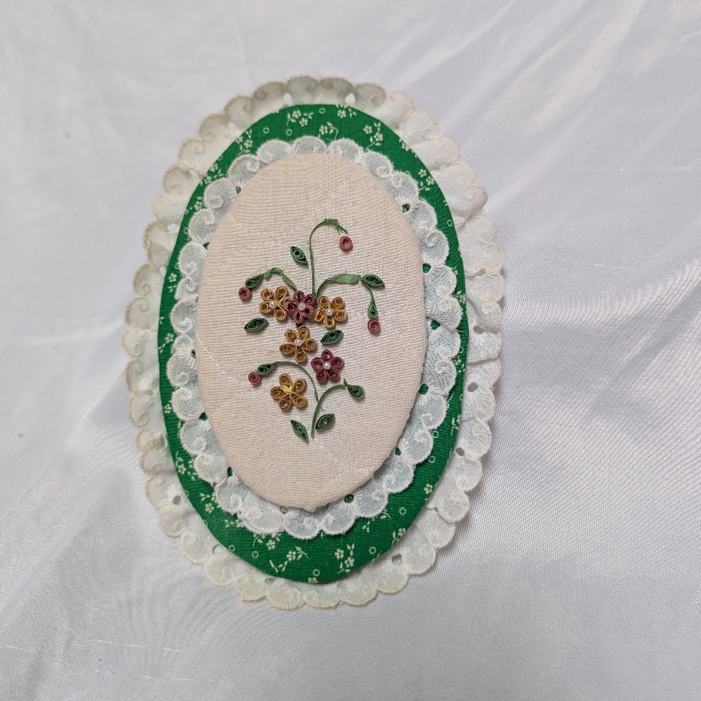 Handcrafted Vtg Paper Quilling Flower Wall Hanging 7" X 5" Lace Cottage Granny